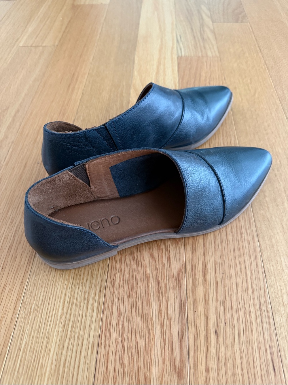 Women’s Dark Navy Leather Pointed Slip-On Flats